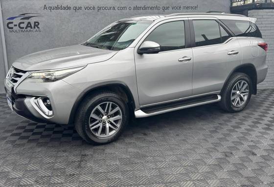 TOYOTA HILUX SW4 2.8 SRX 4X4 16V TURBO INTERCOOLER DIESEL 4P AUTOMÁTICO TOYOTA HILUX SW4 2.8 SRX 4X4 16V TURBO INTERCOOLER DIESEL 4P AUTOMÁTICO